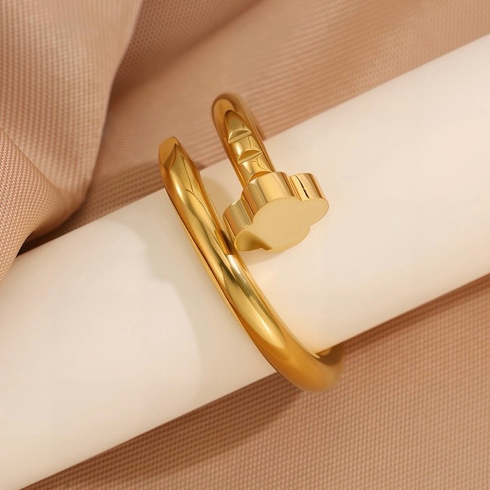 Elegant Gold Cloud Ring